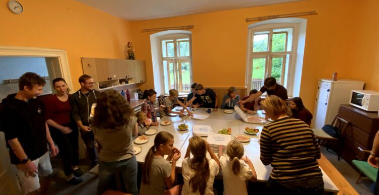 Přidány fotky z návštěvy Otce Zdenka na Farním táboře
